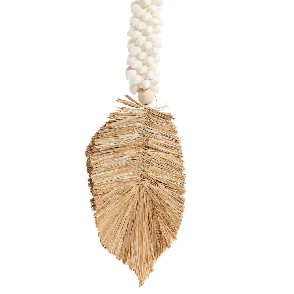 Pompon décoratif en raphia et coquillages – Blanc naturel
