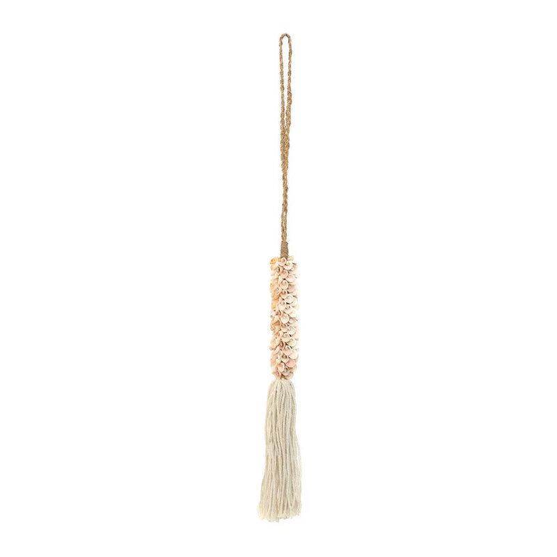 Pompon mural avec coquillages naturels et coton écru rose