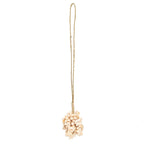 Mural pompon en coquillages crème naturels, rose et corde végétale
