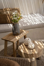 Table basse en bois ronde à fini naturel avec porte-bougie coquillages floraux
