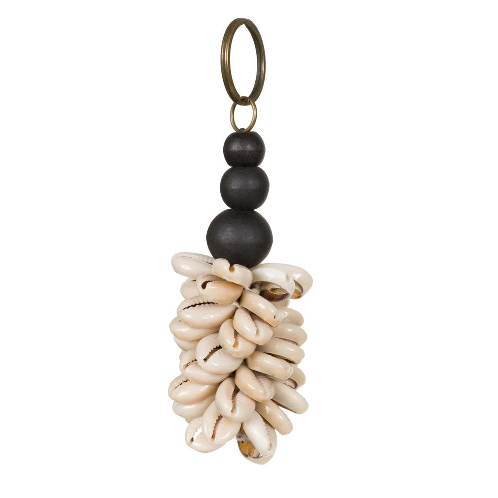 Porte-clés décoratif en coquillage beige, perles bois noir et anneau laiton