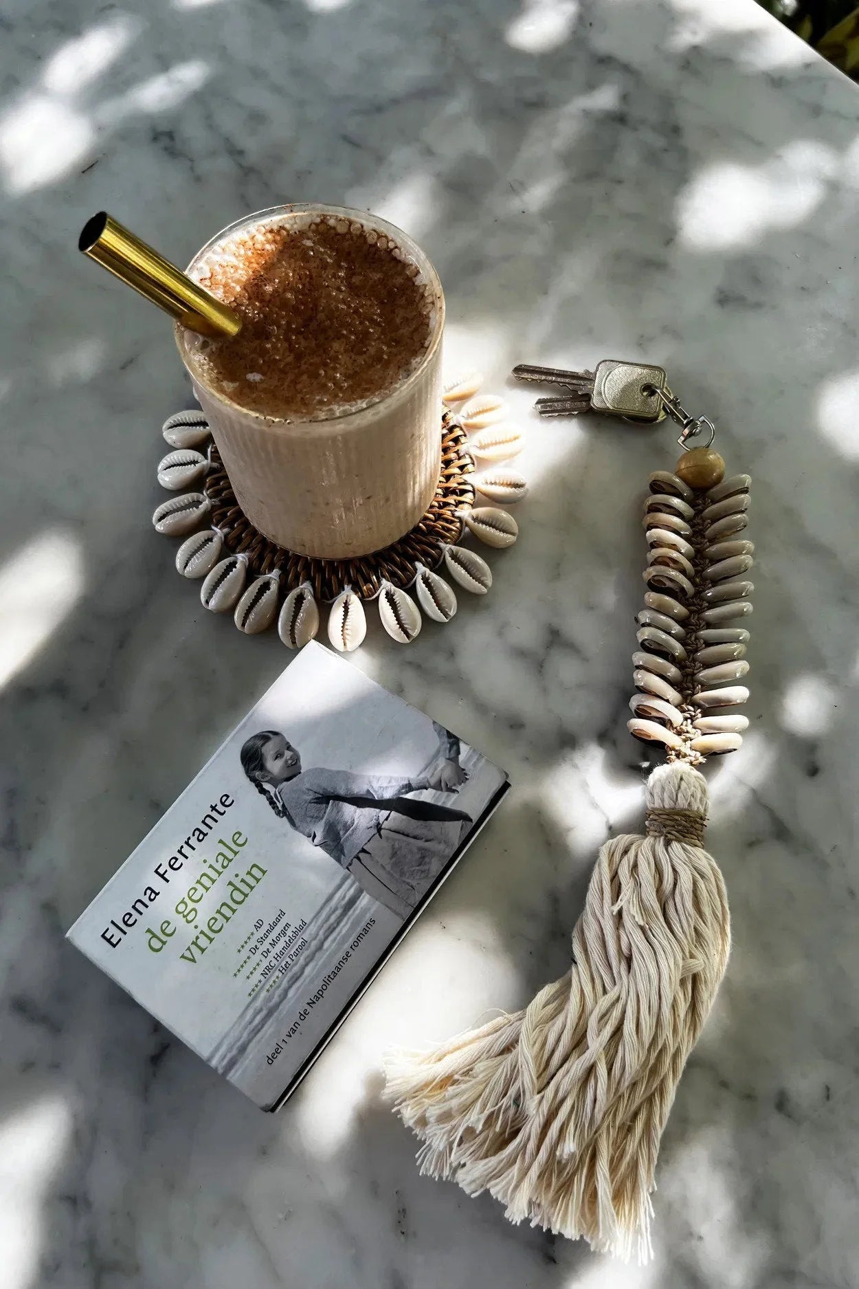 Porte-clés décoratif en macramé crème avec coquillages et pompon coton