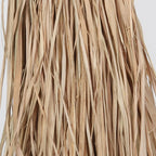 Porte-clés pompon en raphia naturel, coquillages blancs et fronde de palmier séchée