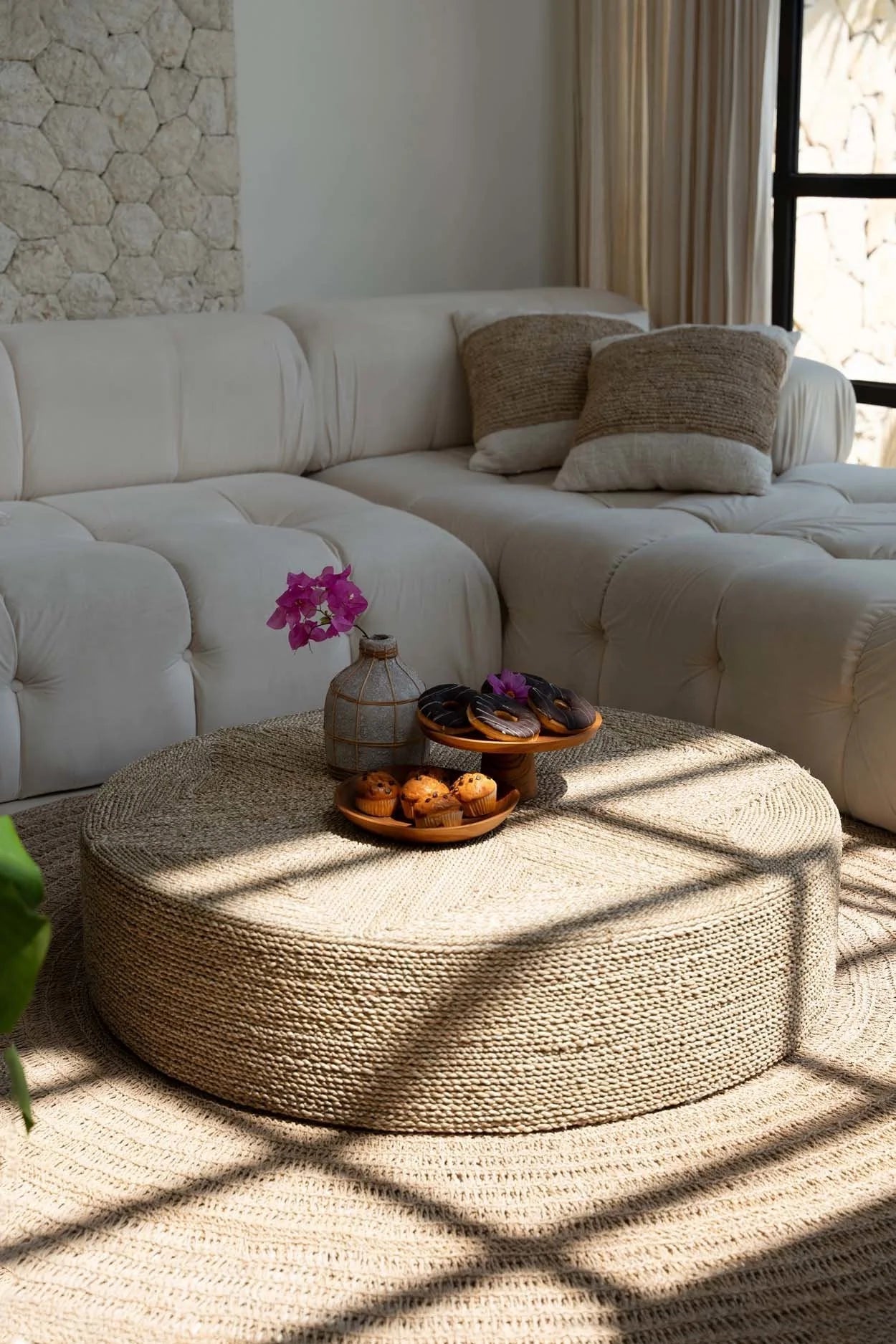 Pouf rond en jonc de mer naturel usage table basse salon – Ø100 cm