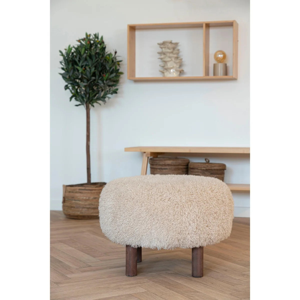 Poufs rond en polyester crème duveteux avec pieds en bois brun clair Ø50 cm