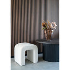 Tabouret pouf tissu bouclé blanc crème ondulé 41x36,5 cm