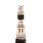 Sculpture tribale en coquillage noir naturel sur support bois