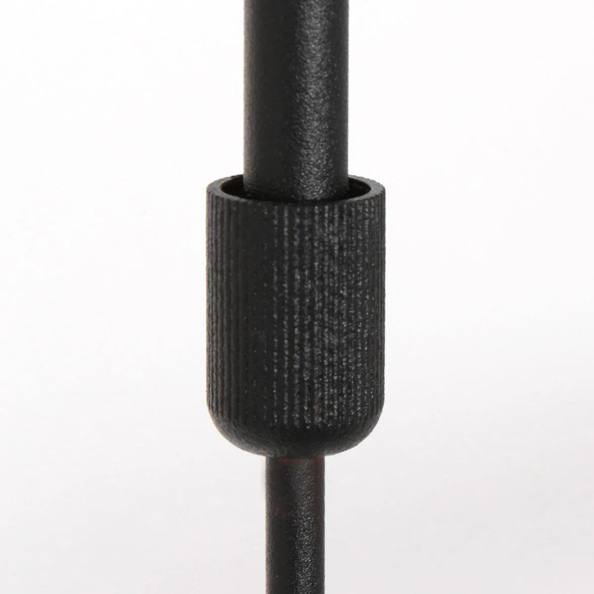 Bouton noir texturé cylindrique sur une tige métallique pour Suspension 3 abat-jour tissu noir intérieur doré