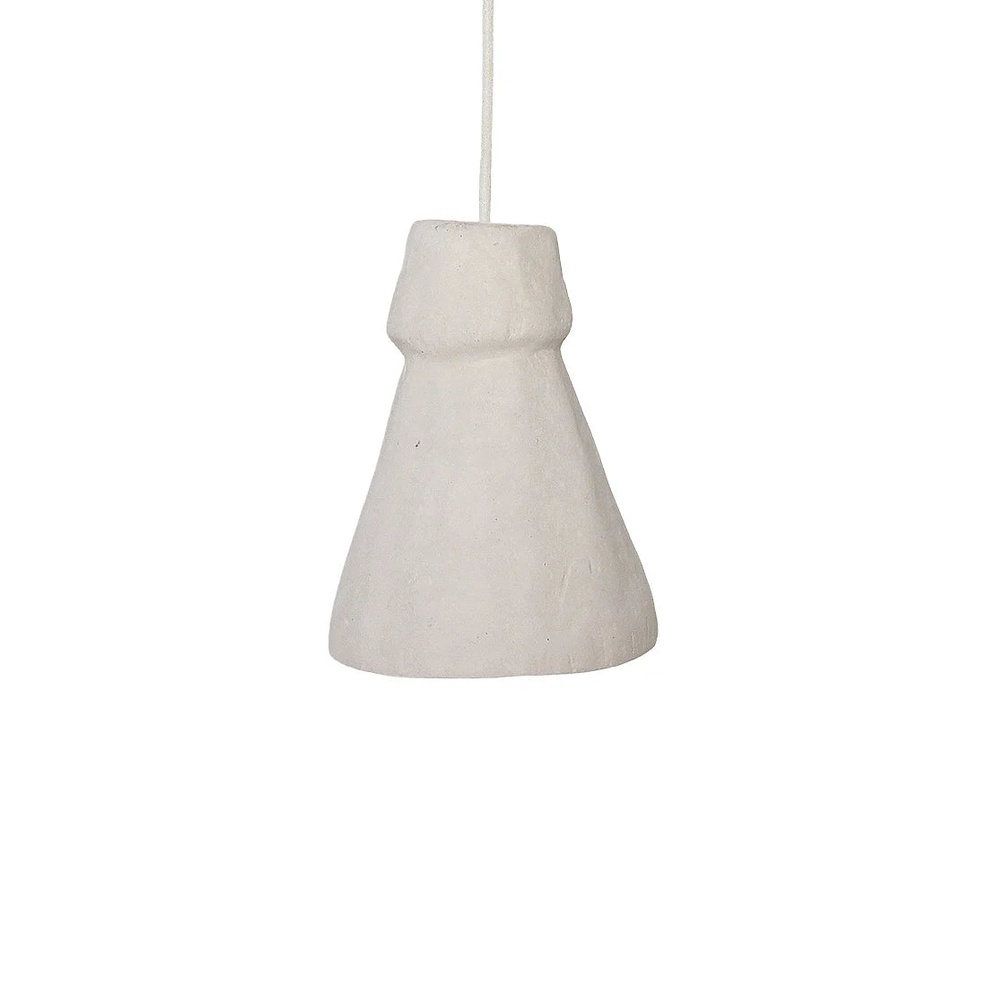 Suspension artisanale papier-mâché blanc cassé 17x23 cm conique mate