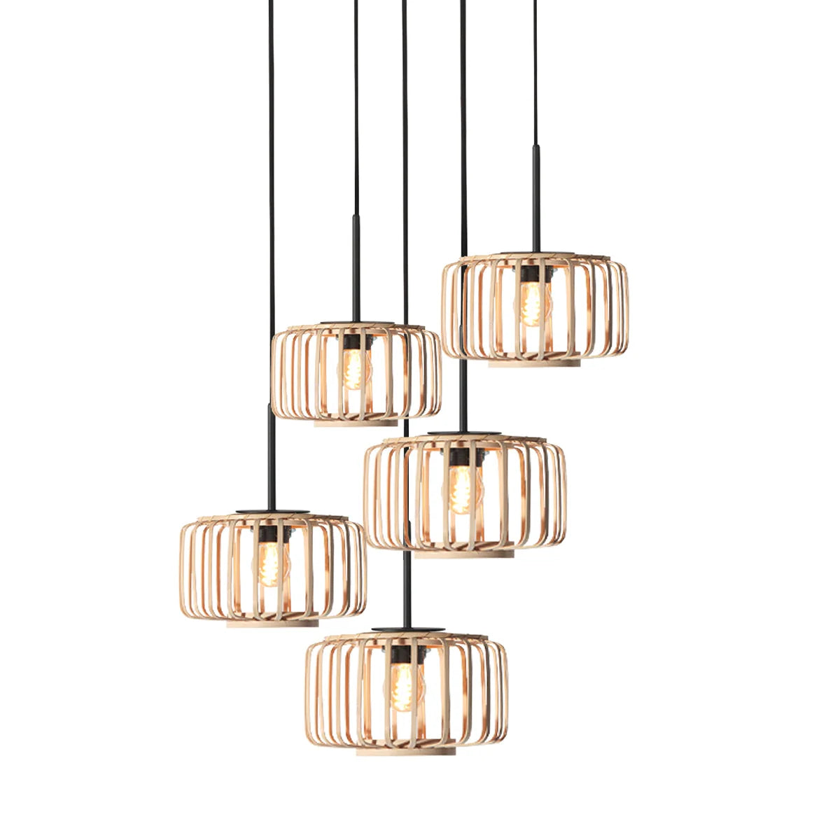 Suspension bambou cuivré avec cinq abat-jours cylindriques ajourés en laiton moderne, cordons noirs et ampoules chaleureuses