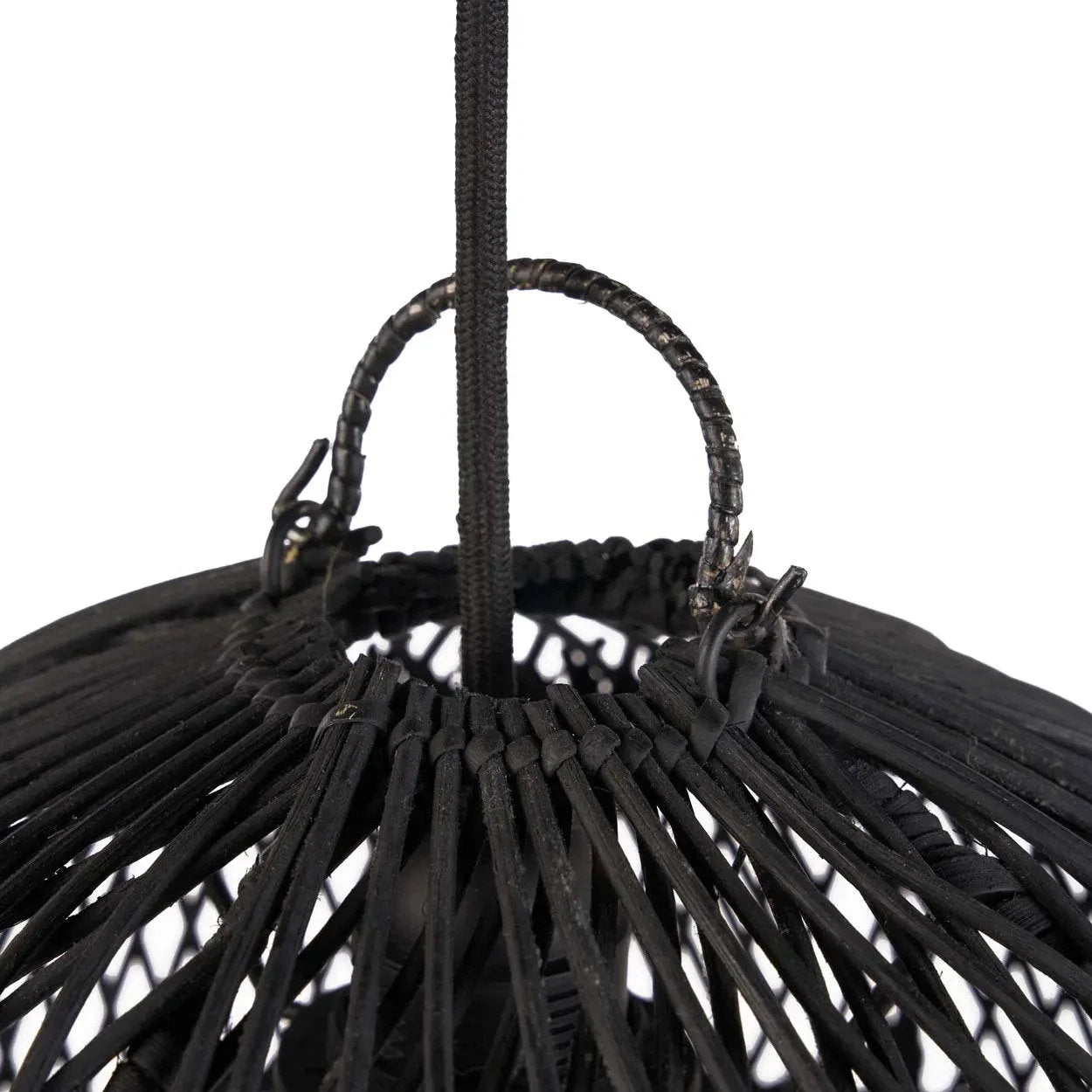 Suspension boule en rotin tressé noir ajouré – Ø30 cm