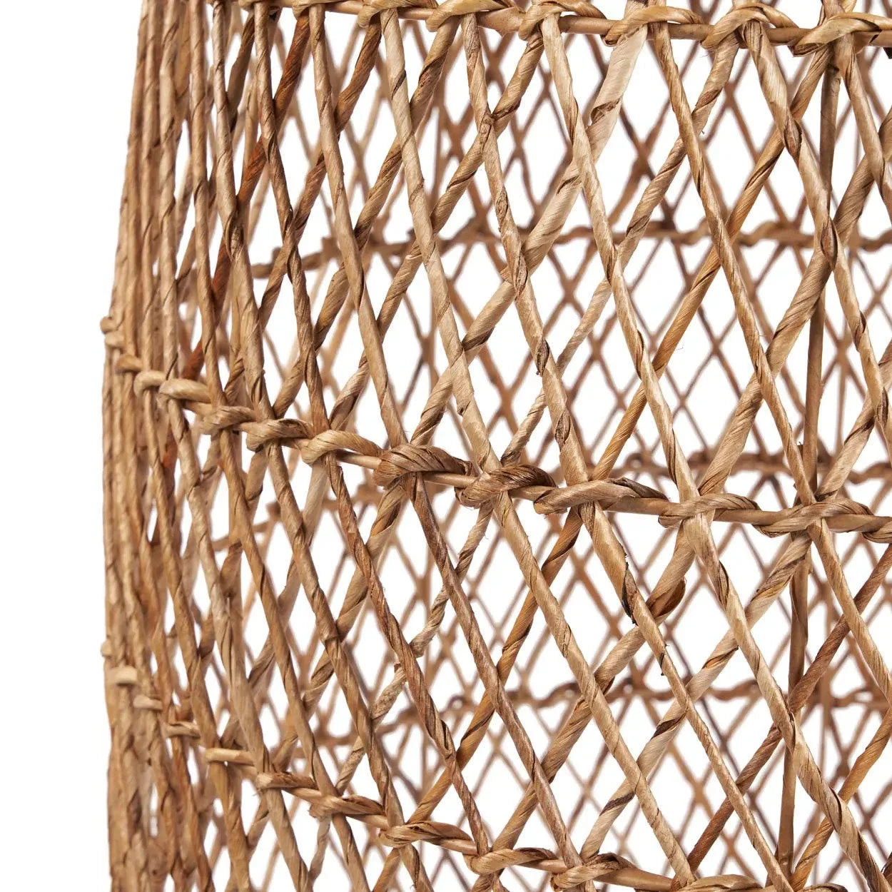 Suspension conique en feuille de bananier tressée motif croisé – H70 cm