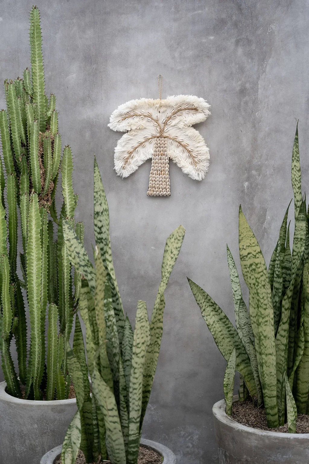 Suspension murale palmier naturel en macramé texturé beige H27 cm