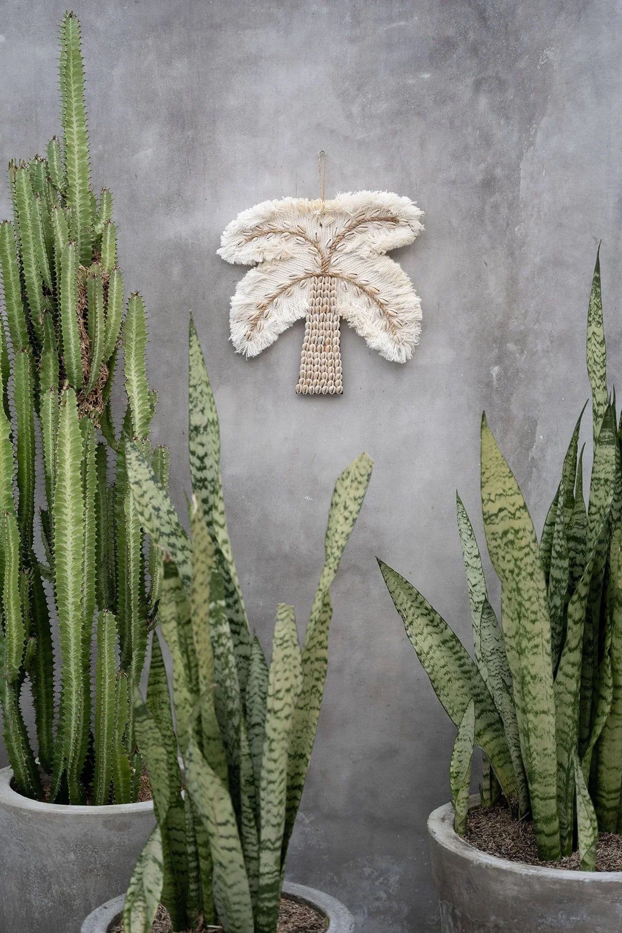 Suspension murale palmier naturel en macramé texturé beige H27 cm