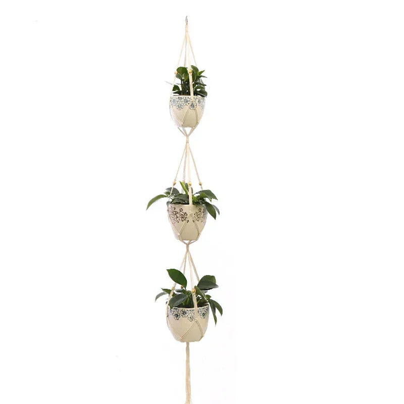 Suspension plante en macramé et perles trois niveaux