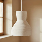 Suspension sablier texturée blanc cassé 15x17 cm en céramique blanche à côtes