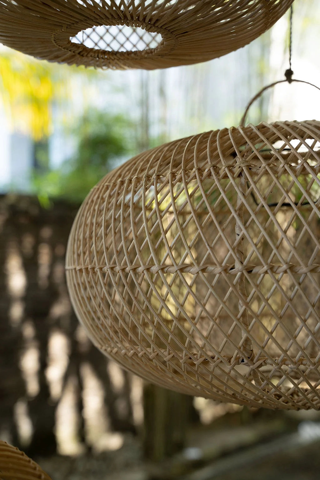 Luminaire en rotin naturel suspendu sphère de 50 cm pour une décoration élégante