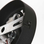 Habillage en métal noir texturé avec fixation interne et câblage exposé pour suspension en verre ambre et métal doré sphérique Ø30 cm