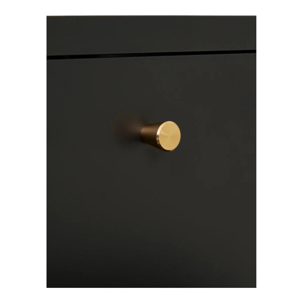 Poignée de tiroir laiton poli sur table de chevet métal noir mat 40x40 cm