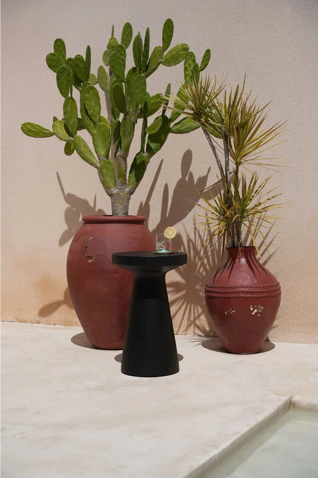 Table d’appoint en bois de suar noir 40x60 cm