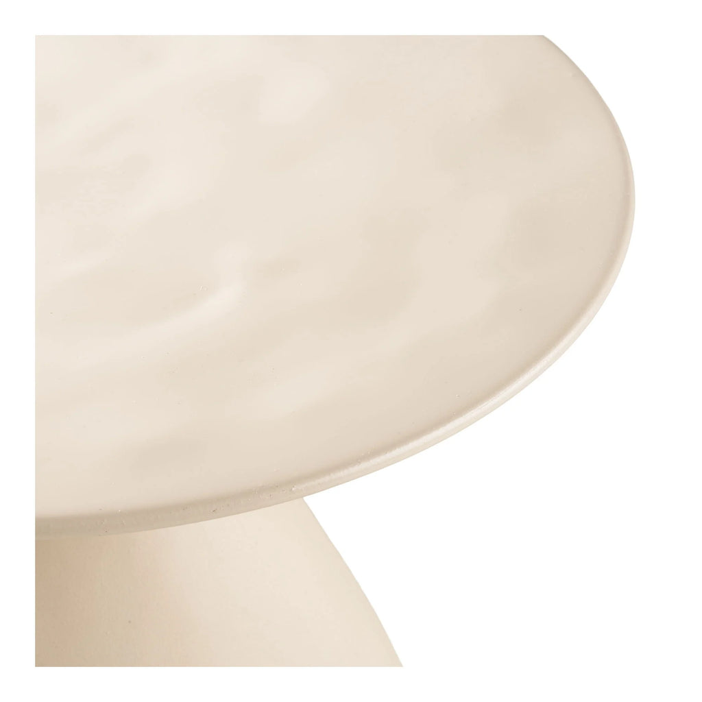 Table d’appoint en métal émaillé beige mat, Ø36 cm, forme sculpturale