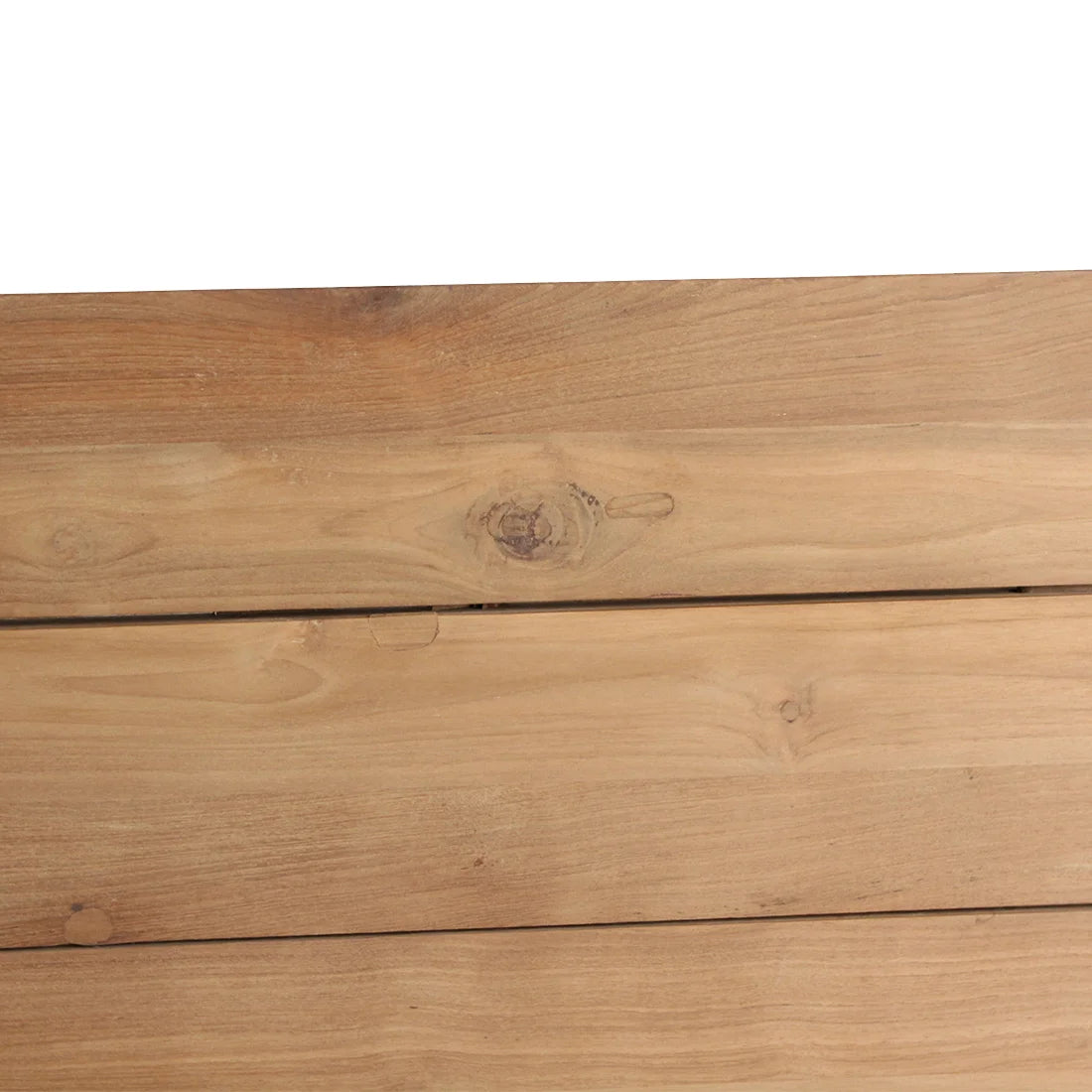 Planches de teck massif brun clair à grain naturel et nœud visible