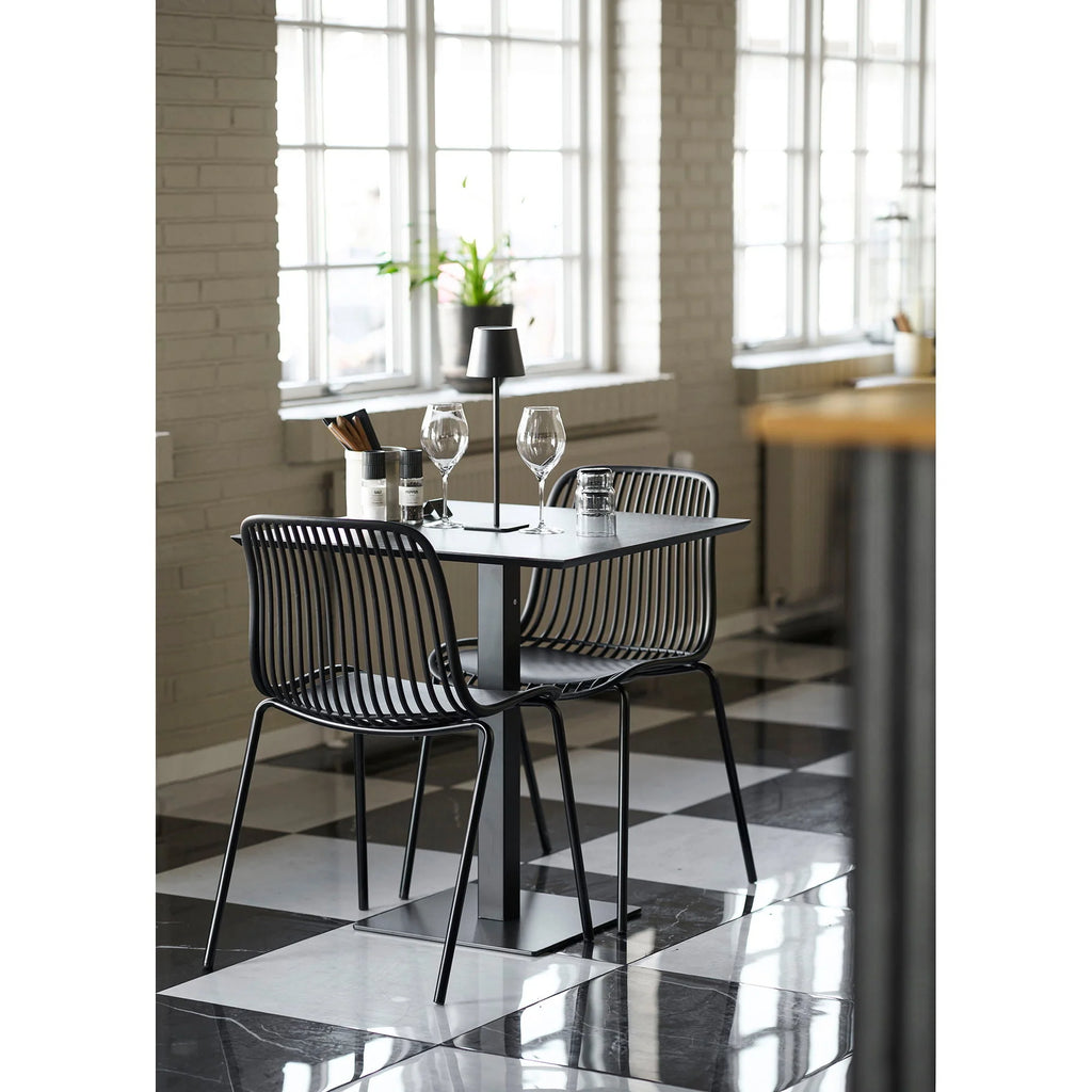 Table rectangulaire effet pierre foncée pied métal noir 70x70 cm