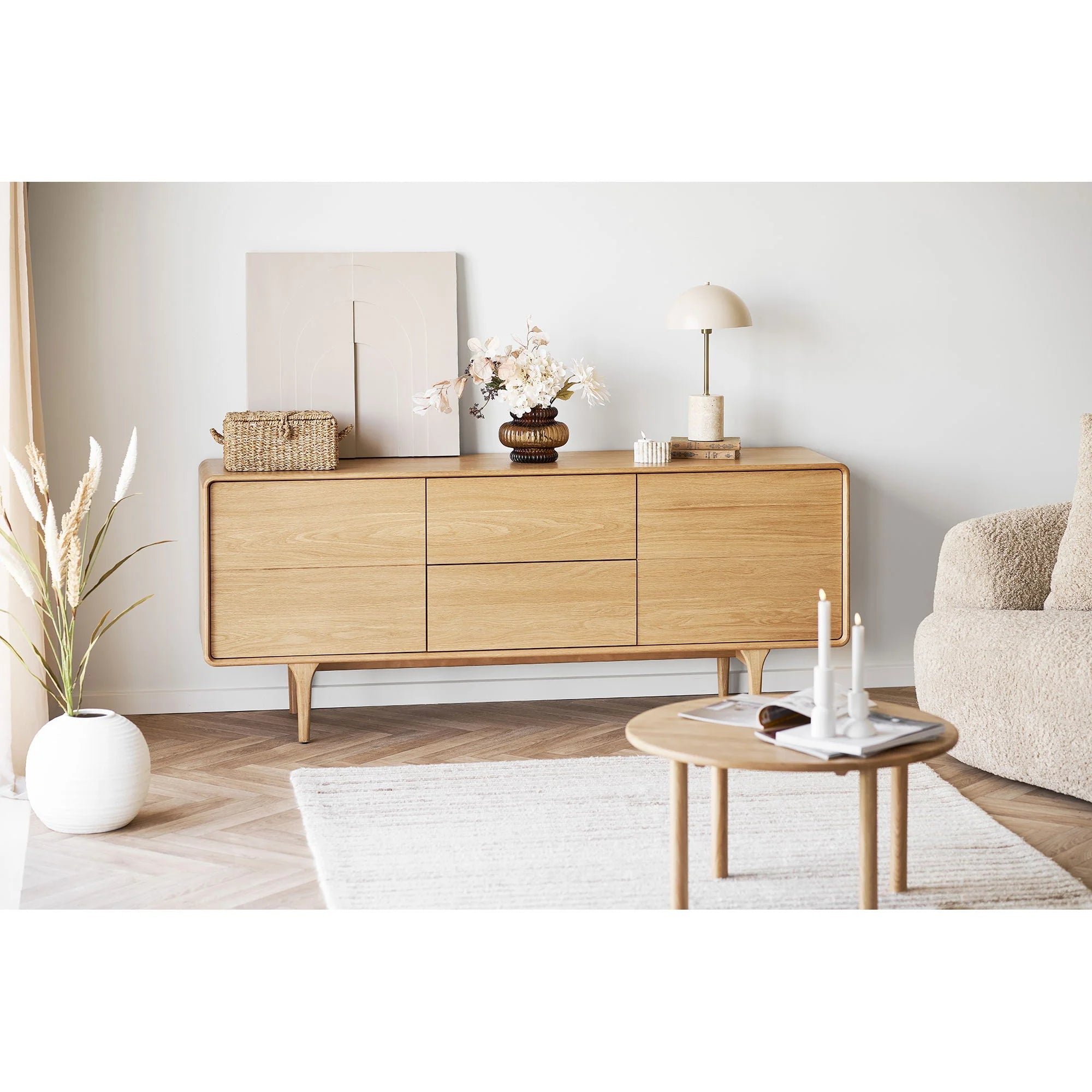 Buffet en bois de chêne clair design minimaliste jambes effilées