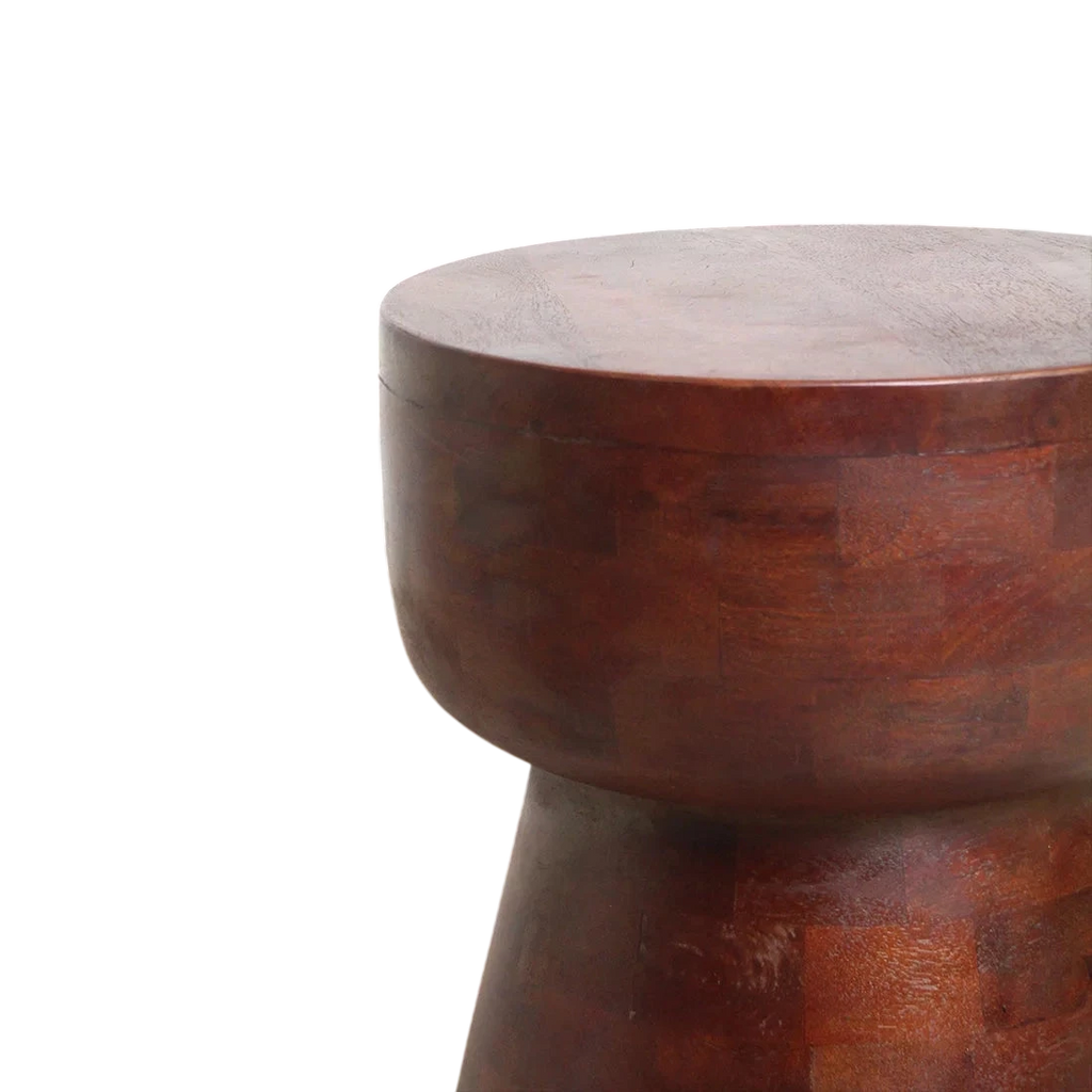 Tabouret en bois de manguier brun sculpté forme sablier, H45 cm