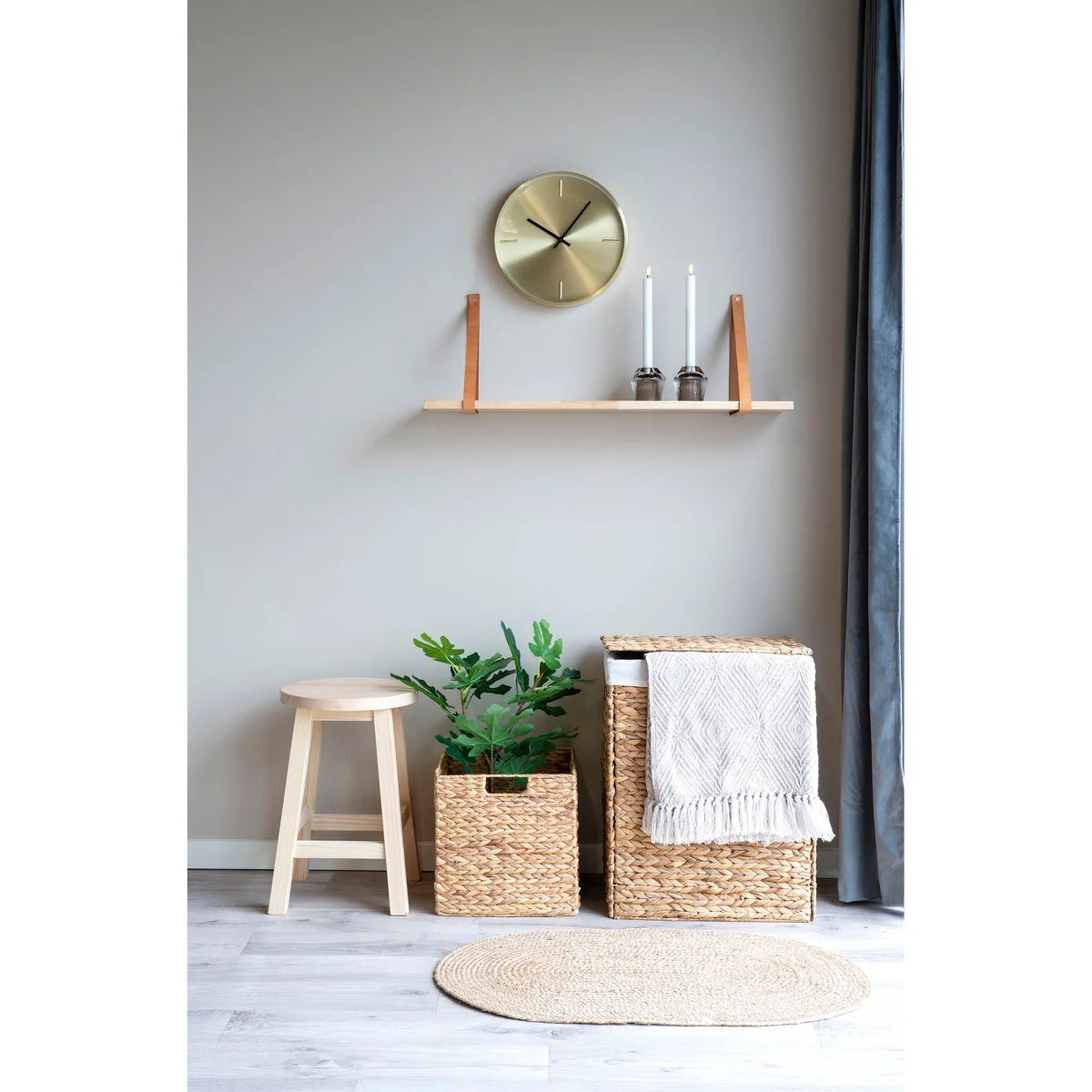 Horloge murale ronde en or design minimaliste mains noires