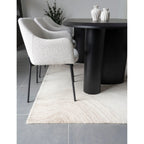 Chaise de salle à manger en tissu beige texturé sur pieds métal noir