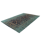 Tapis oriental rectangulaire bleu et ocre avec motif floral vieilli et fond distressé