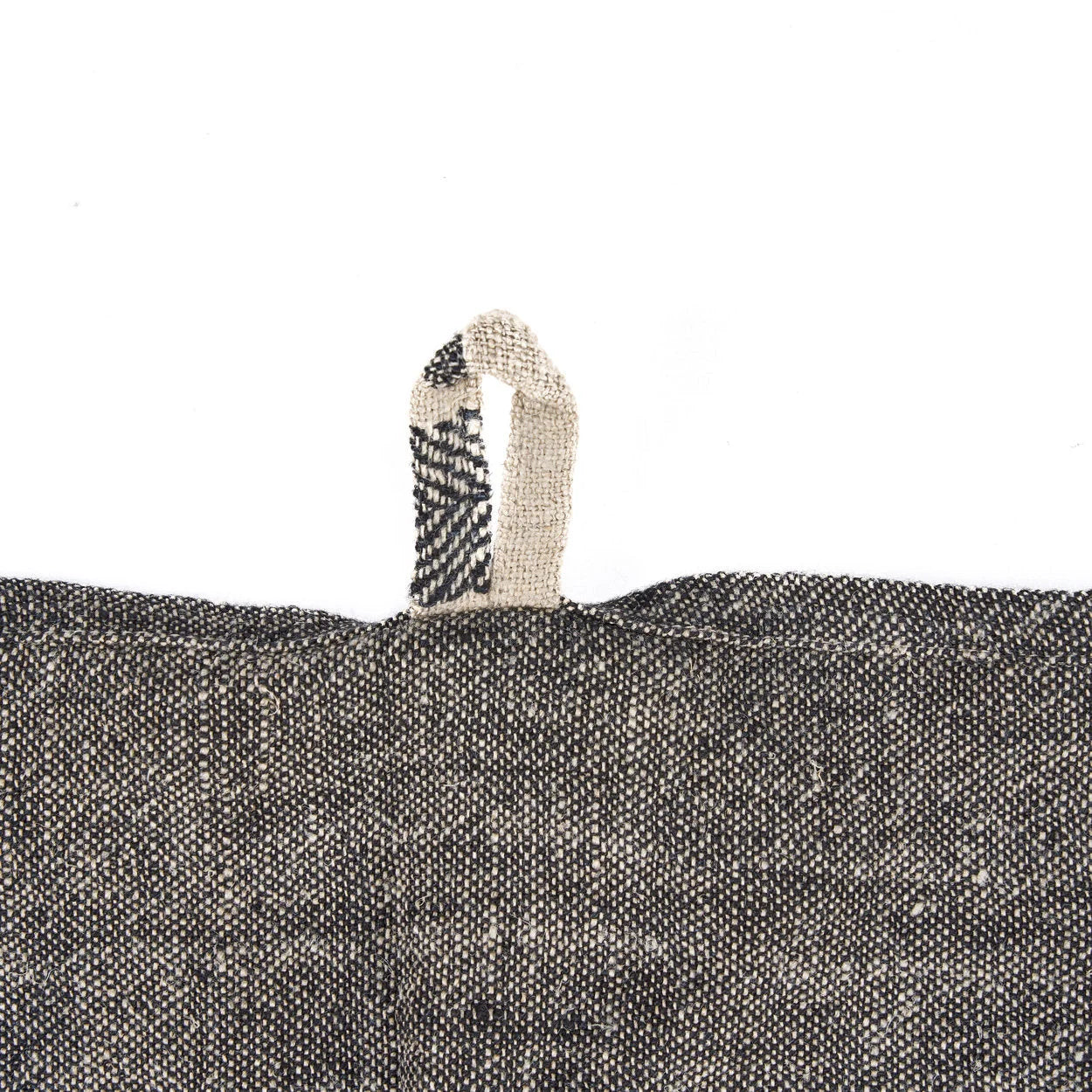 Torchon en lin naturel rayé noir et beige avec boucle d’accroche texturée