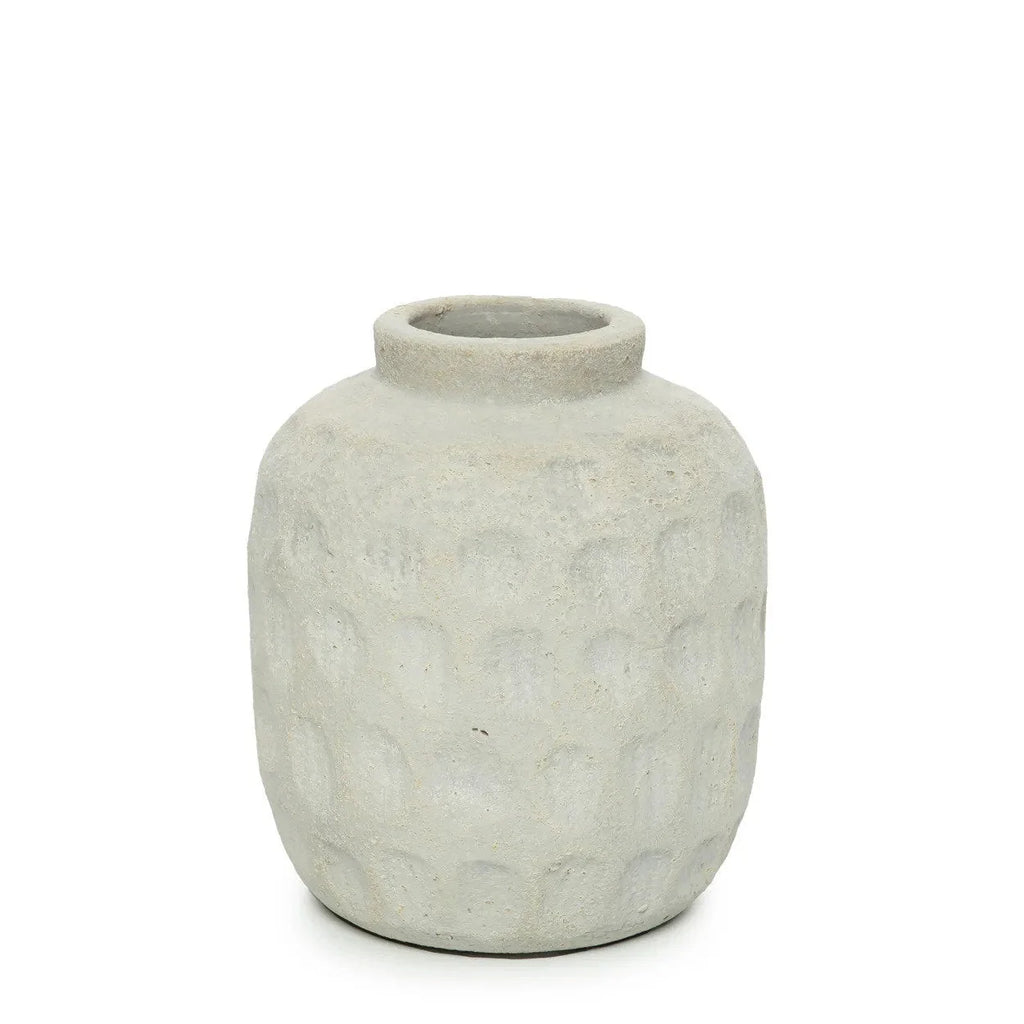 Vase cylindrique en terre cuite gris béton avec surface texturée en relief H18 cm