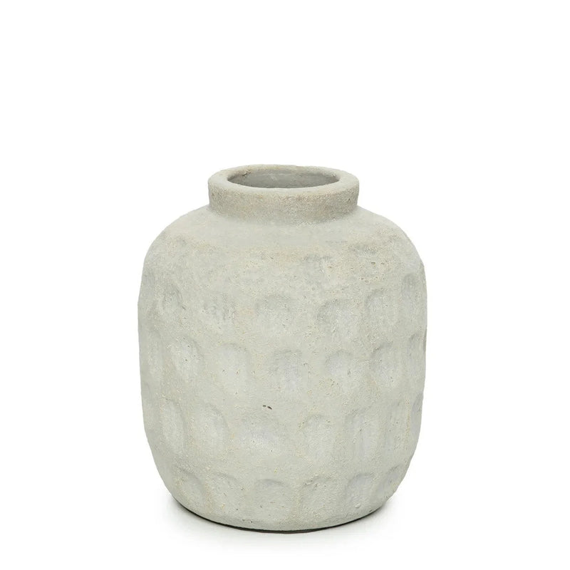 Vase cylindrique en terre cuite gris béton motifs en relief – H18 cm