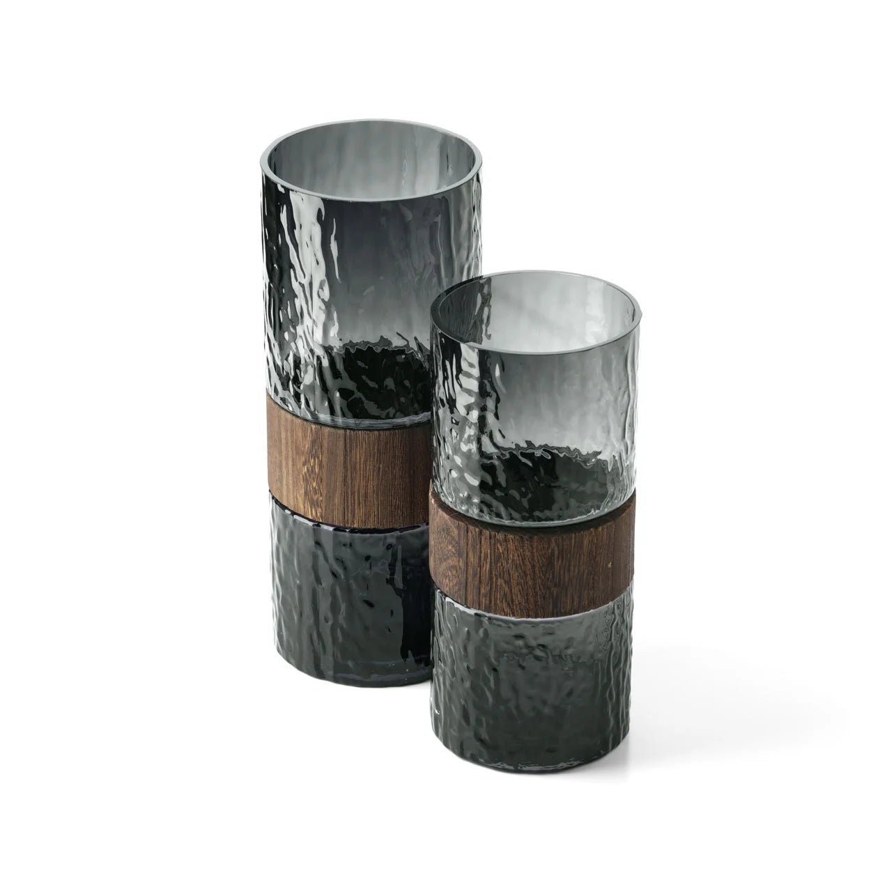 Deux vases cylindriques en verre fumé texturé et bandes bois foncé, H24 cm
