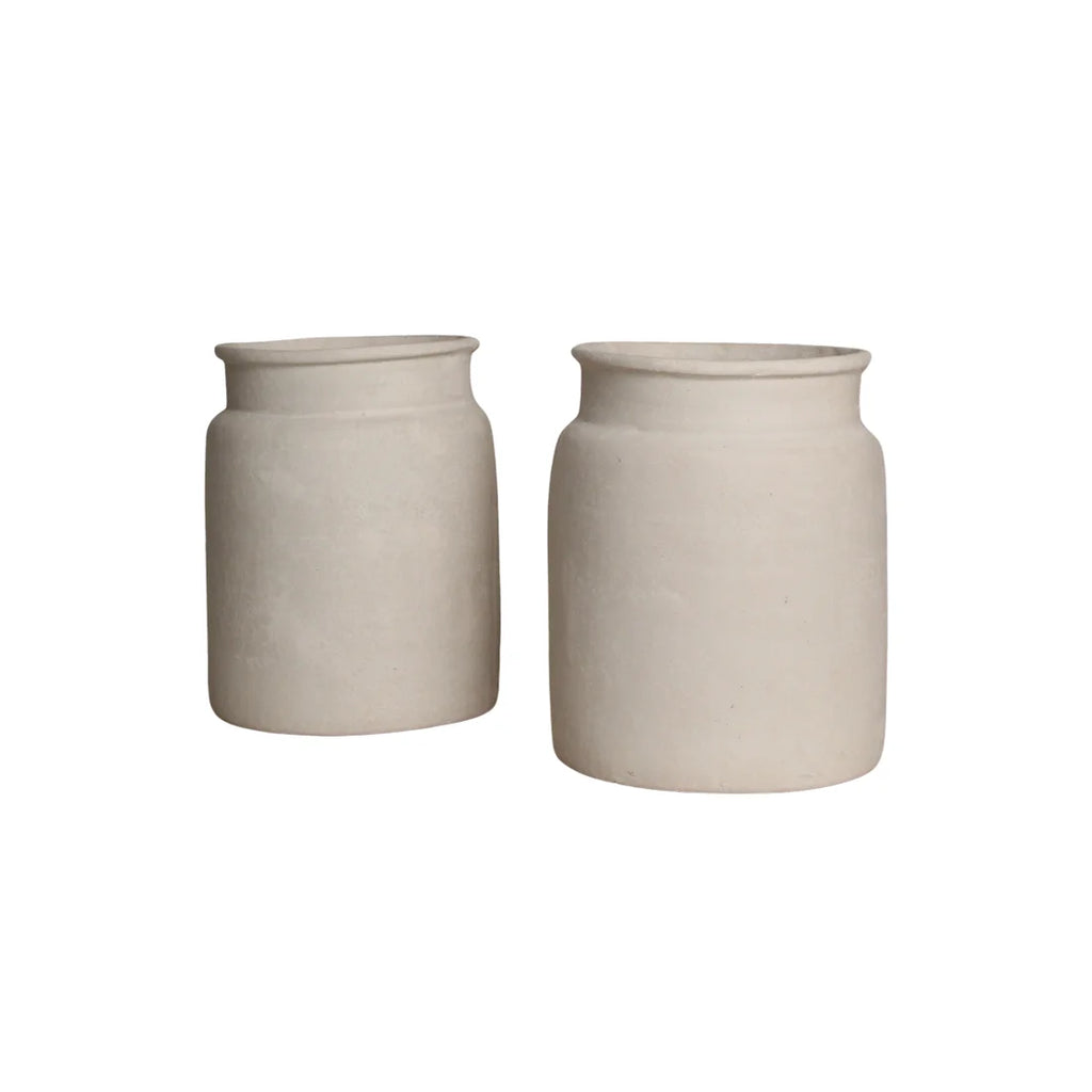 Deux pots céramiques beige mat, bords évasés, H35 cm papier mâché texturé