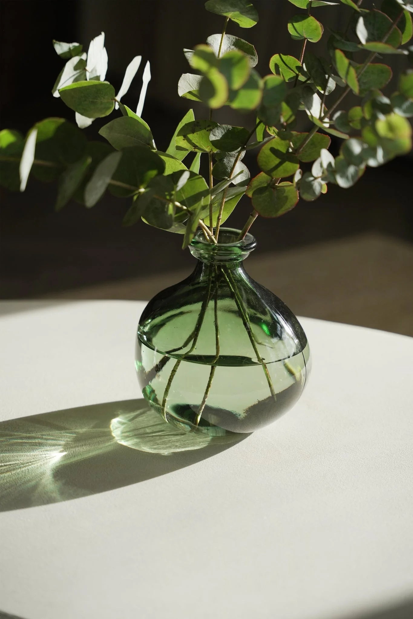 Vase décoratif en verre recyclé vert 18 cm organique