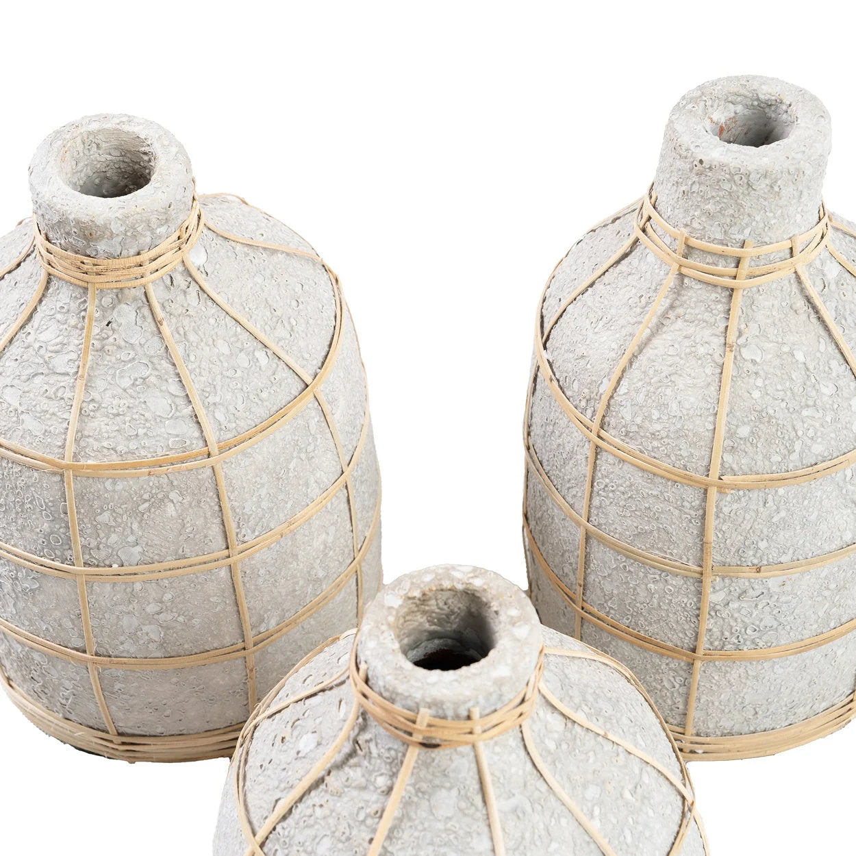 Vase rond en terre cuite et rotin 19 cm béton naturel