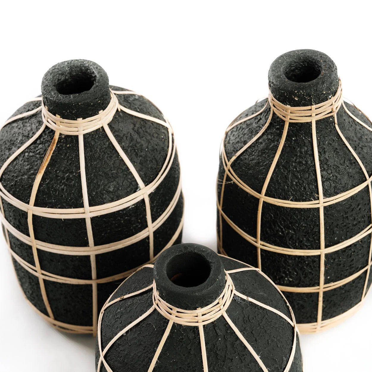 Vase en terre cuite et rotin noir 19 cm décoratif