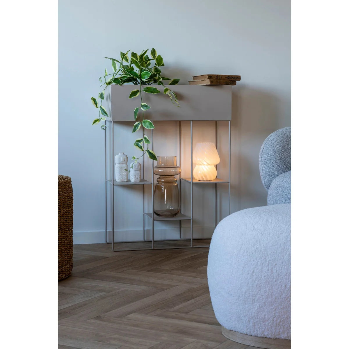 Étagère métal minimaliste grise mate avec jardinières intégrées