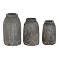 Trois vases en céramique effet pierre gris foncé avec surfaces texturées